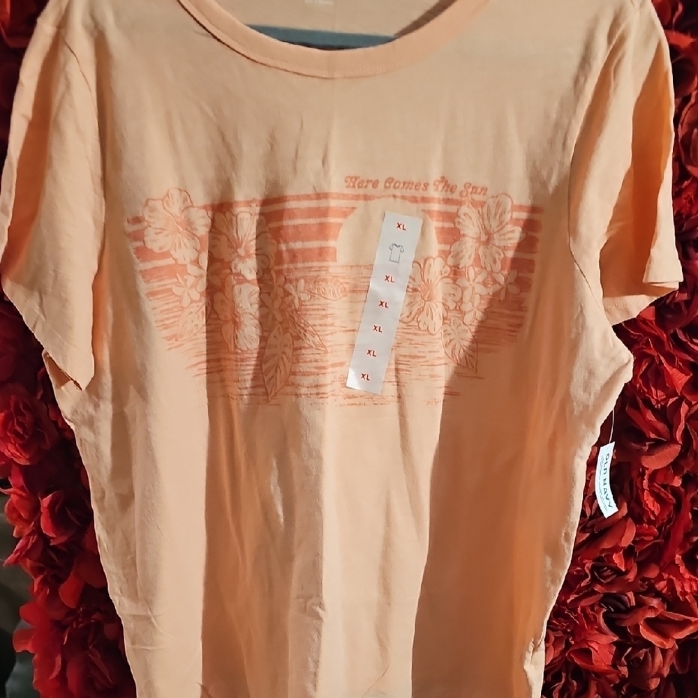Old Navy NWT Peach Graphic Women's Top Size XLarge